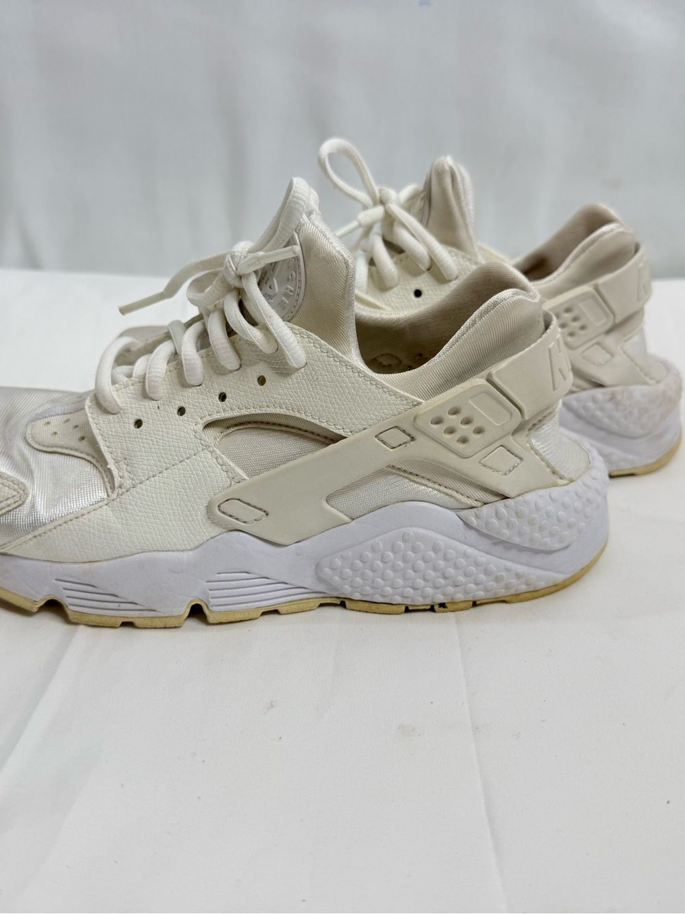 White Nike Air Huarache sneakers, size 7.5